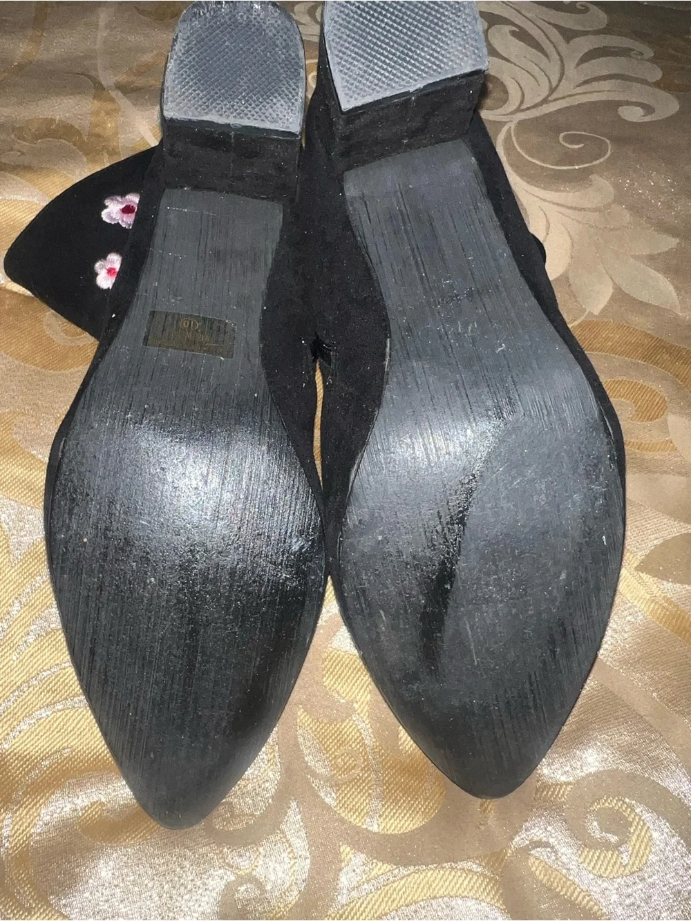Chase & Chloe Black Floral Embroidered Ankle Booties Size 10